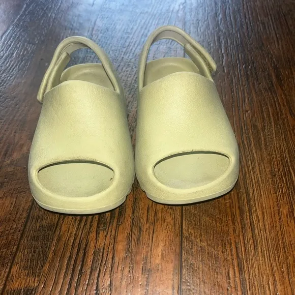 Yeezy Cream Sandals Modern Minimalist Design