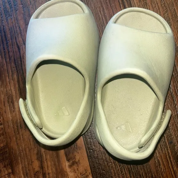 Yeezy Cream Sandals Modern Minimalist Design