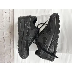 Youth Nike Air Max 90 LTR Triple Black 5Y