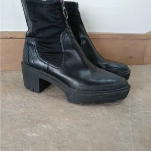 ZARA BLACK CHUNKY ZIP UP ANKLE BOOTS SIZE 38