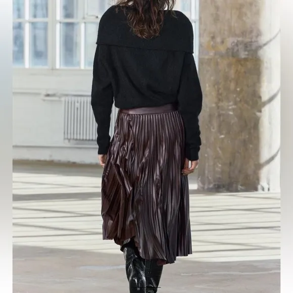 ZARA Burgundy Lightweight Pleated Faux Vegan Leather Midi Skirt/Current season
