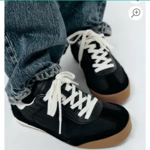 Zara Stylish Black Sneakers with White Laces. Size 35(5)